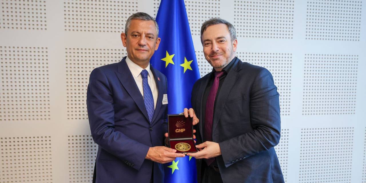 Avrupa Parlementosu Üyesi'nden Özgür Özel'e destek