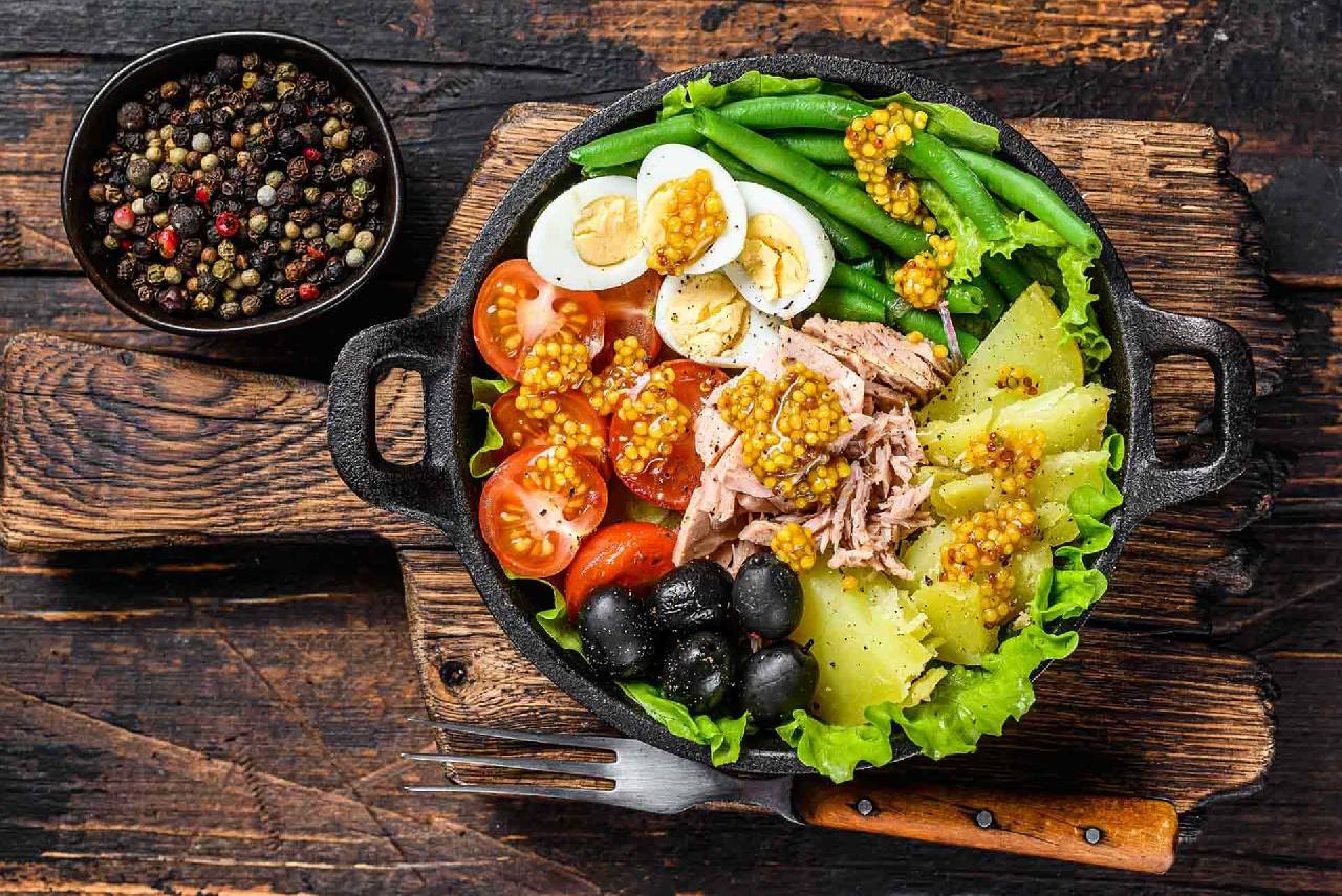 Sadece salata yiyip kilo mu alıyorsun? İşte yanlış yaptığın yer