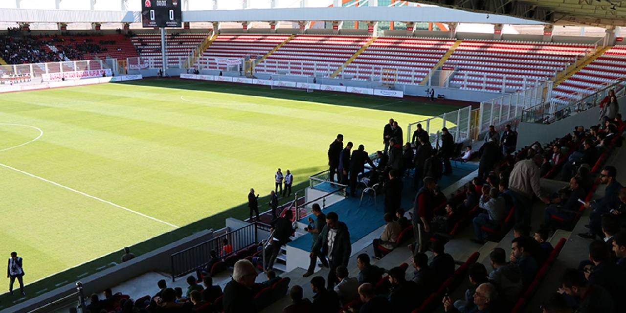 Şampiyon olamayınca takımın yarısı gönderdiler