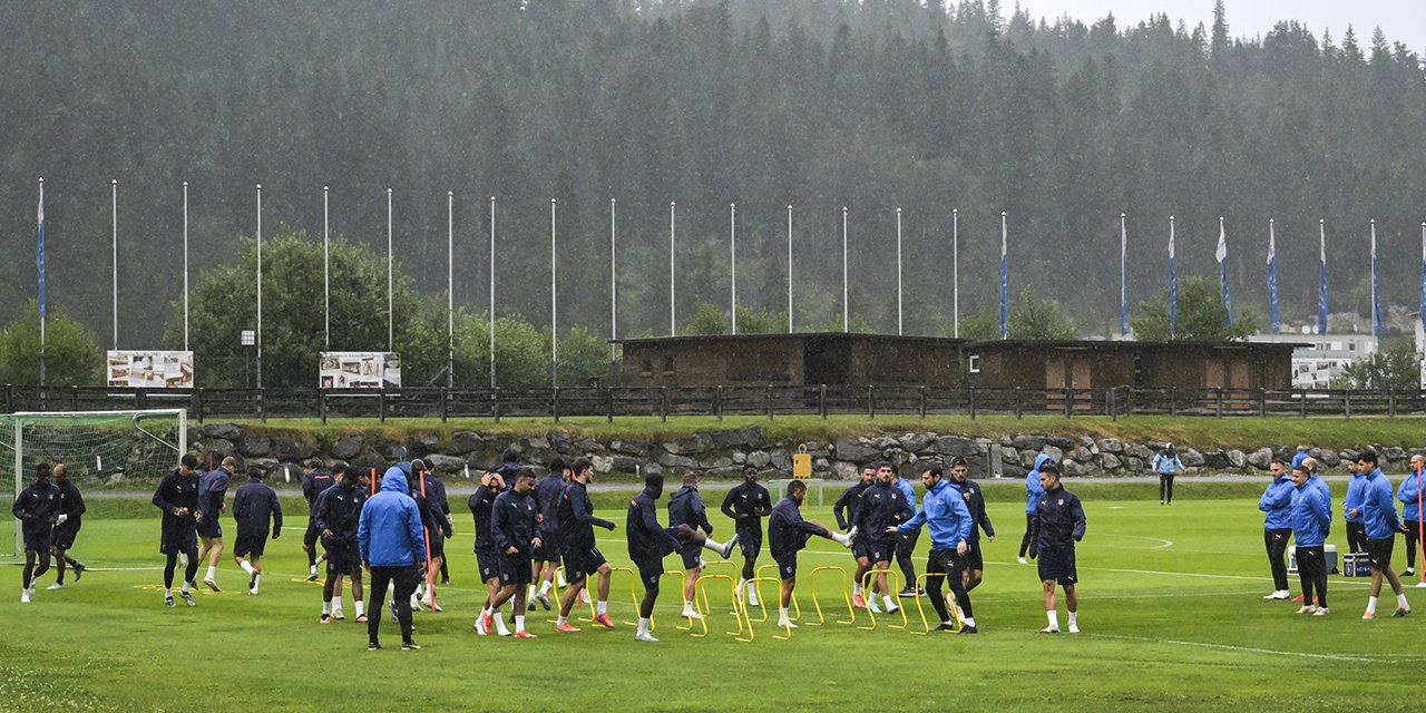 Başakşehir sağanak altında çalıştı