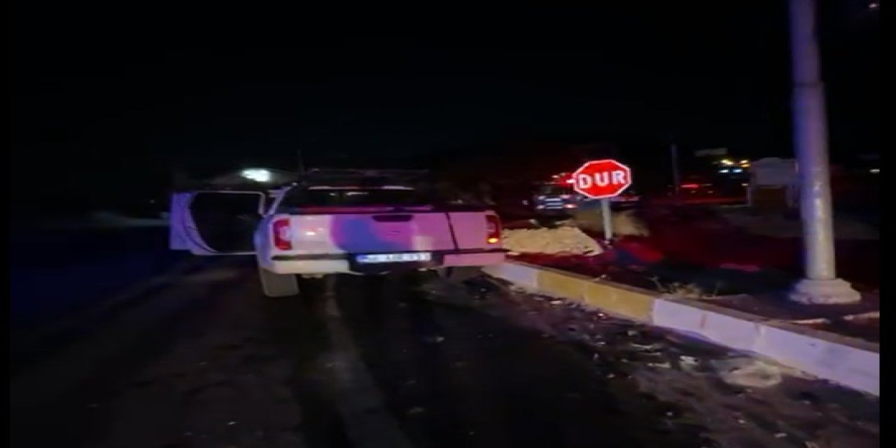 Araçlar kavşakta çarpıştı sıkışanları itfaiye çıkardı: 1’i ağır 7 yaralı