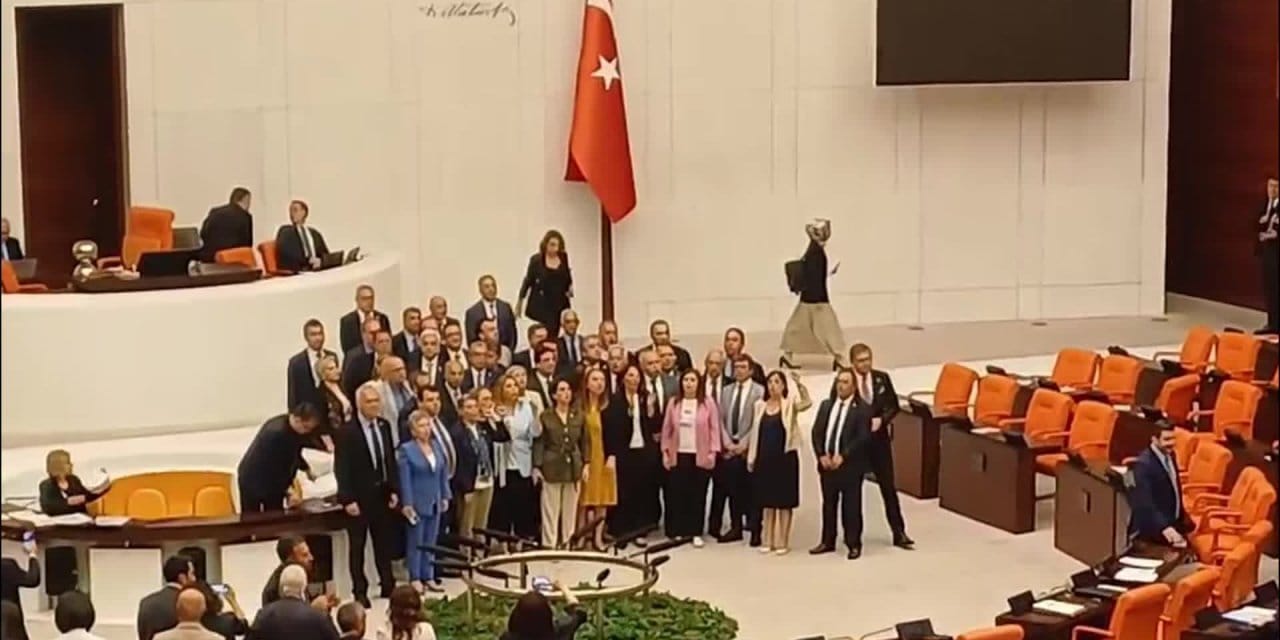Zeydan Karalar tutuklandı: CHP'liler Meclis'te kürsü işgal etti