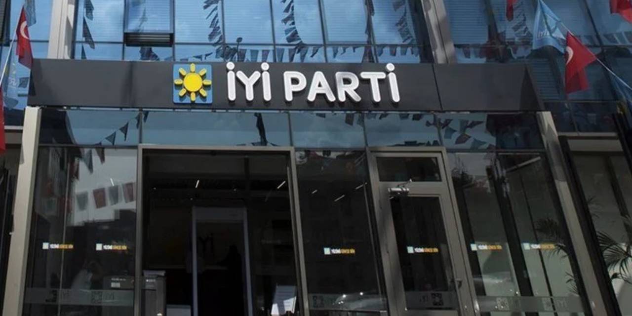 İYİ Parti'den yurttaşlara manidar SMS!
