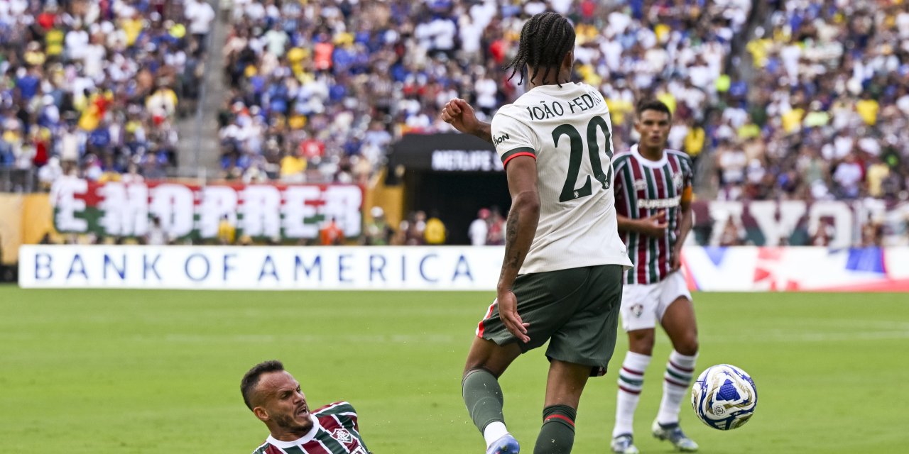 Brezilyalı yıldız eski kulübünü eve yolladı