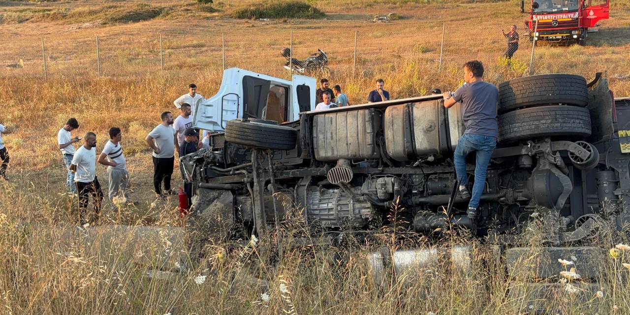 Sancaktepe'de feci kaza! TIR'da sıkışan iki kişi öldü