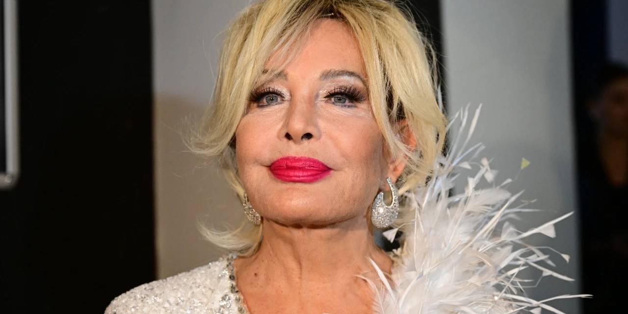 Emel Sayın veda etti