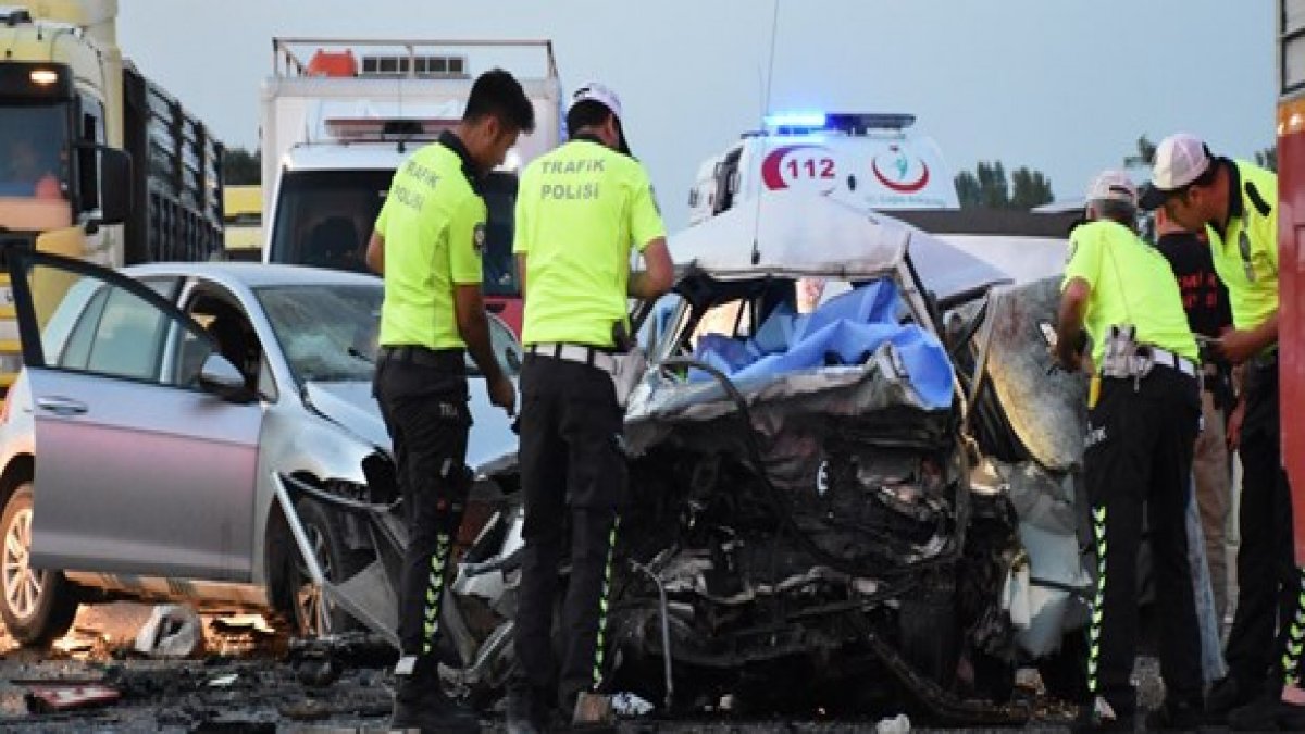 İzmir'de feci kaza: Aynı aileden 3 kişi hayatını kaybetti