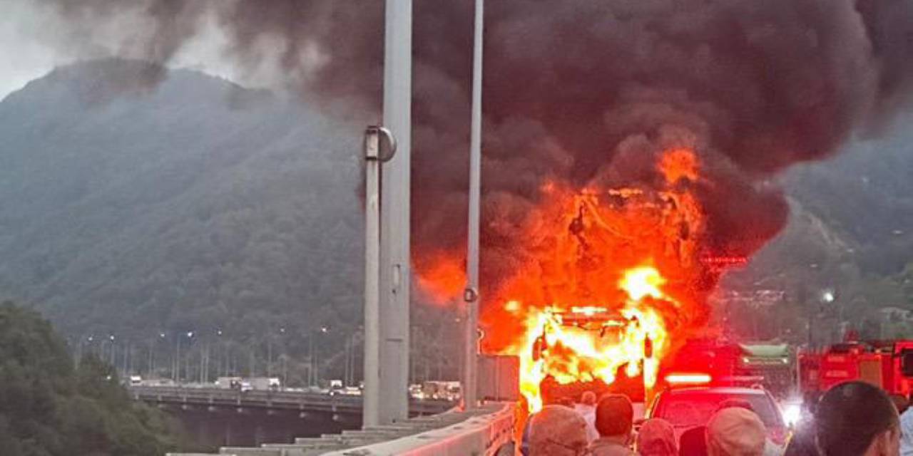 38 yolcuyu taşıyan otobüs alevlere teslim oldu!