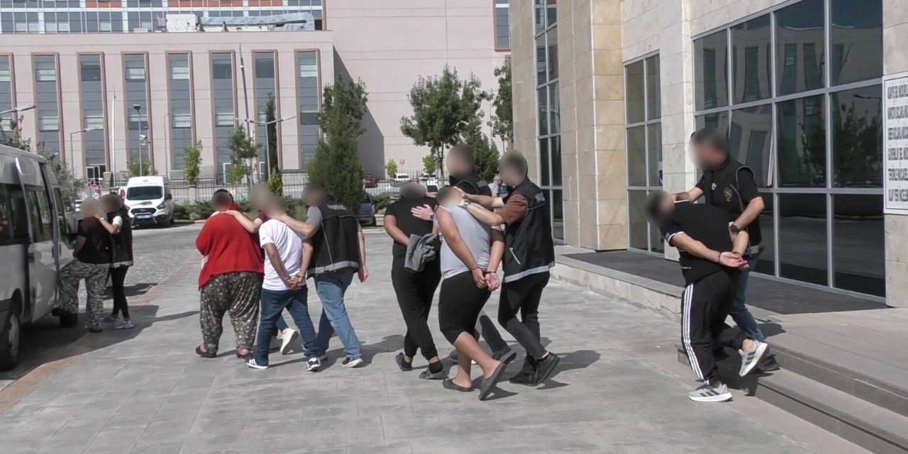 Uşak’ta uyuşturucu operasyonu! 5 tutuklu