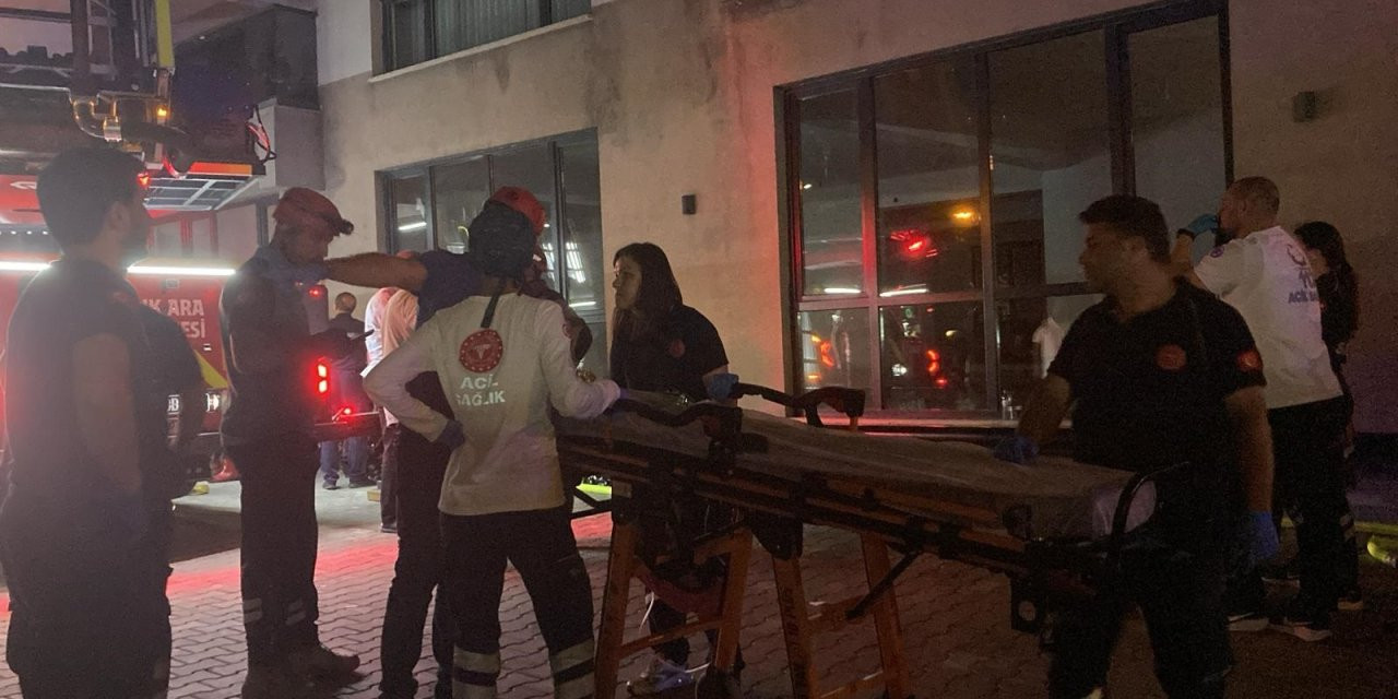 26 katlı binada yangın: Tahliyeler sürüyor
