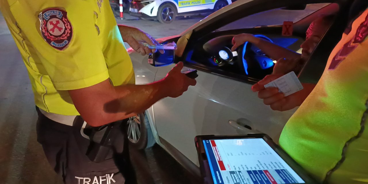 Trafikte gece denetimi: Yüz binlerce lira ceza yağdı