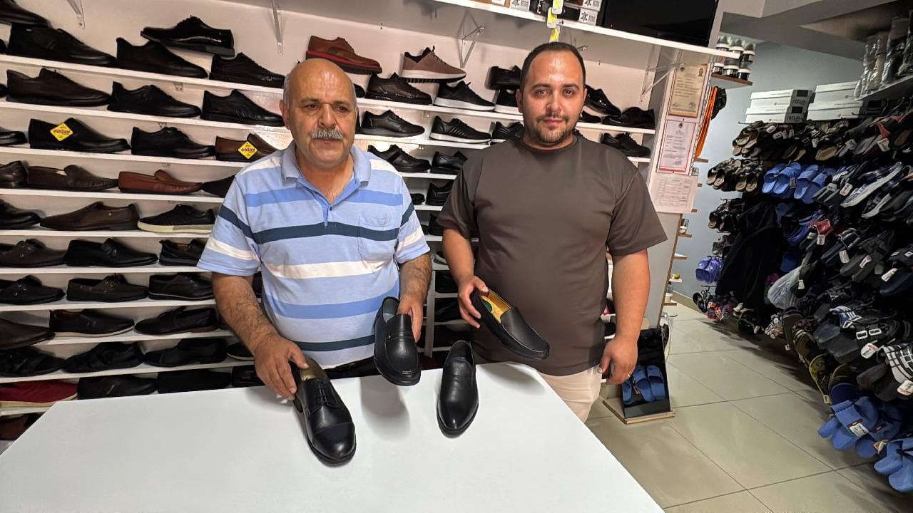 Giresun'da baba oğul 20 yıldır birlikte ayakkabı tamir ediyor
