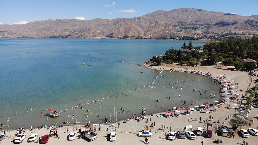 Yüzerken kalp krizi geçirip öldü