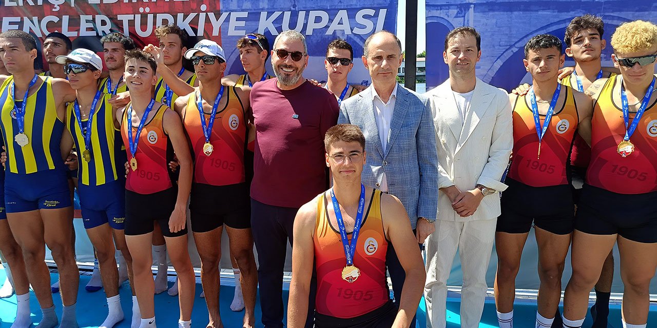 Fenerbahçe Galatasaray ve Beşiktaş şampiyon oldu