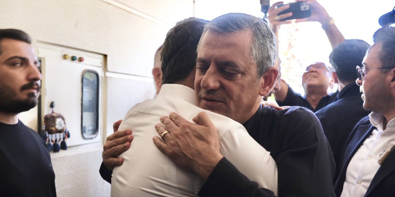 Özgür Özel, Tutdere'yi evinde ziyaret etti