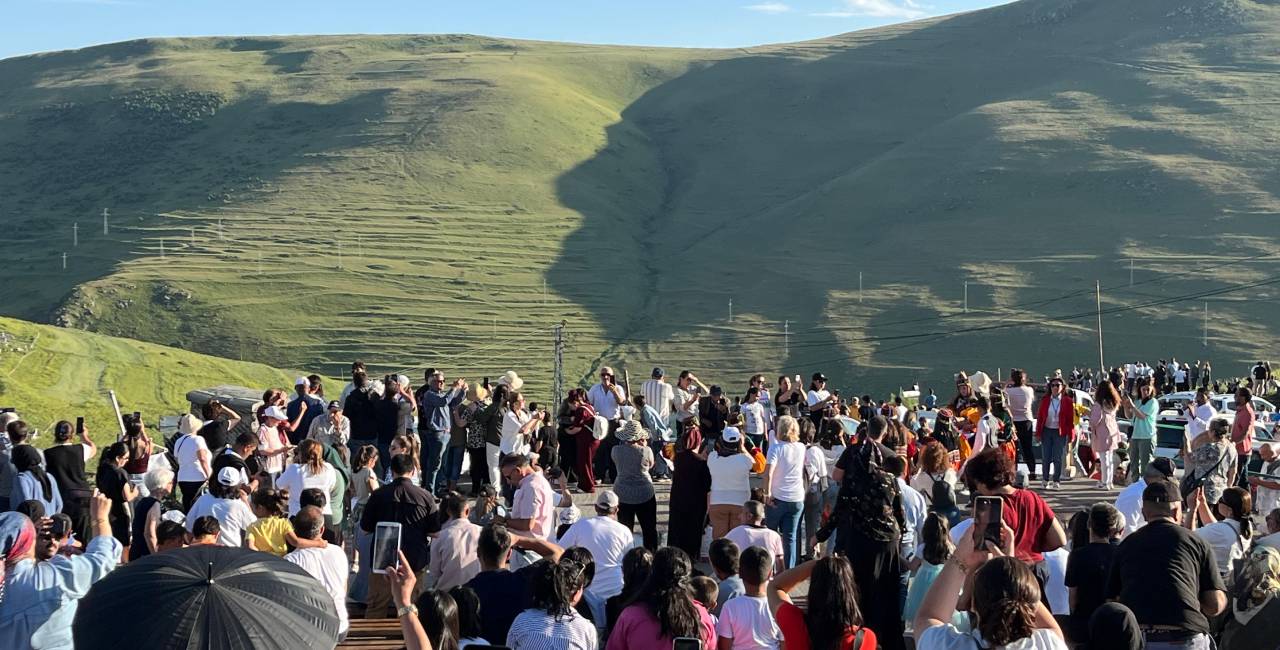 Ardahan'da doğal mucize: Hava açınca Atatürk’ün silüeti görüldü