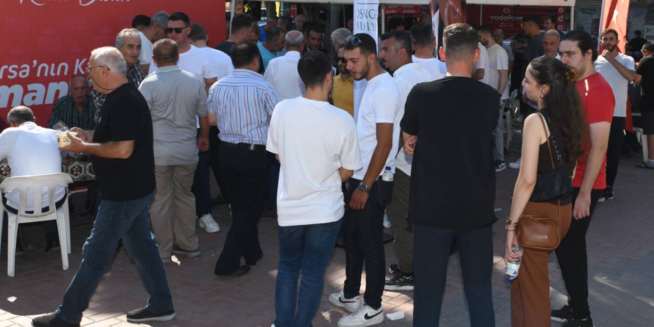 Belediye dağıttı: Binlerce vatandaş toplandı