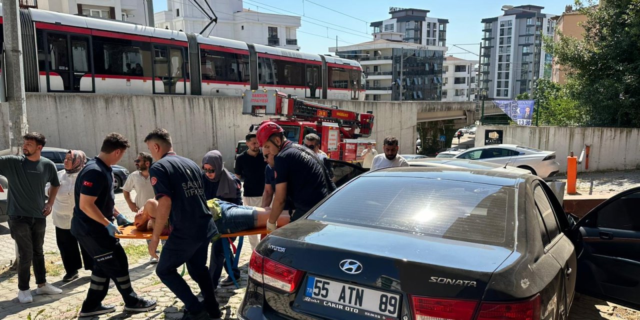 Kontrolden çıkan araç apartmana girdi: Sürücü yaralandı, yönetici şikayetçi