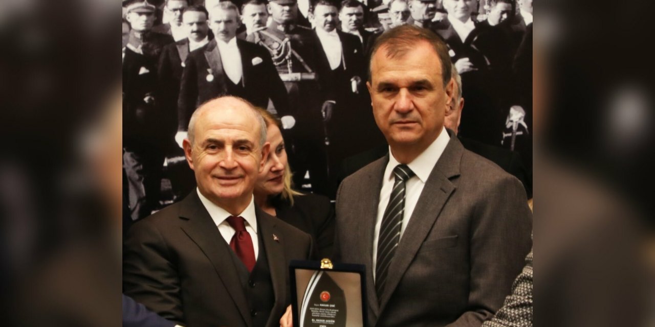 Tutuklanan Hasan Akgün, yerine seçilen başkanvekilinin tutuklanmasının ardından seçilen başkanvekilini tebrik etti