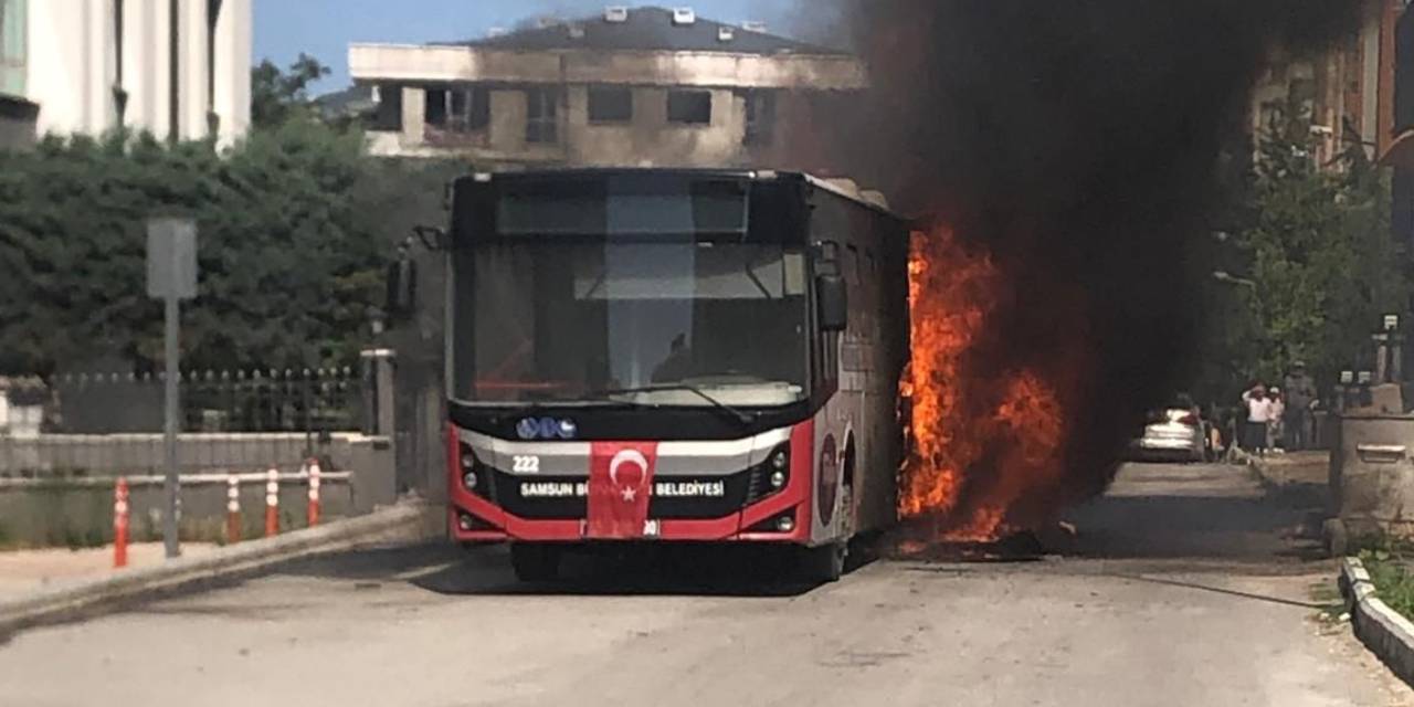 Belediye otobüsü küle döndü! Felaketten dönüldü