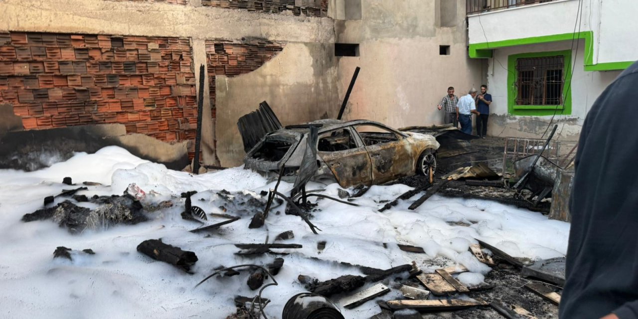 Odunlukta yangın: 2 itfaiye eri ve 1 hamile kadın dumandan etkilendi