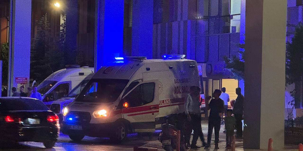 Ev önünde silahlı saldırı: Baba öldü 3 çocuğu yaralandı