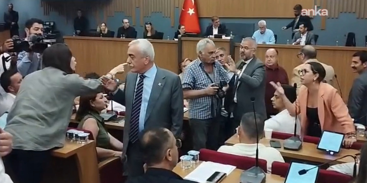 İzmir Büyükşehir Meclisi'nde büyük gerilim! AKP'li üye, Lal Denizli'yi çileden çıkarttı