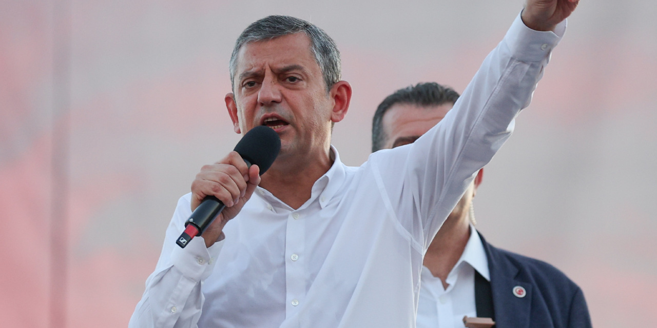 Özgür Özel'den FETÖ ile mücadele eleştirisi!  "İş AK Partili kadrolara gelince durdu"