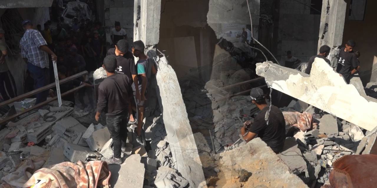 İsrail mülteci kampını vurdu! 12 kişi hayatını kaybetti