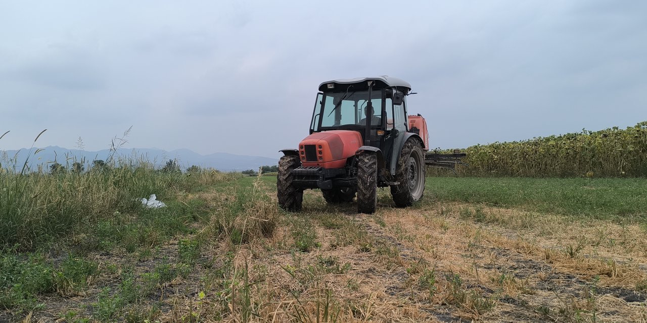 Zarar eden çiftçi tarlasını kiralayana traktör hediye edecek
