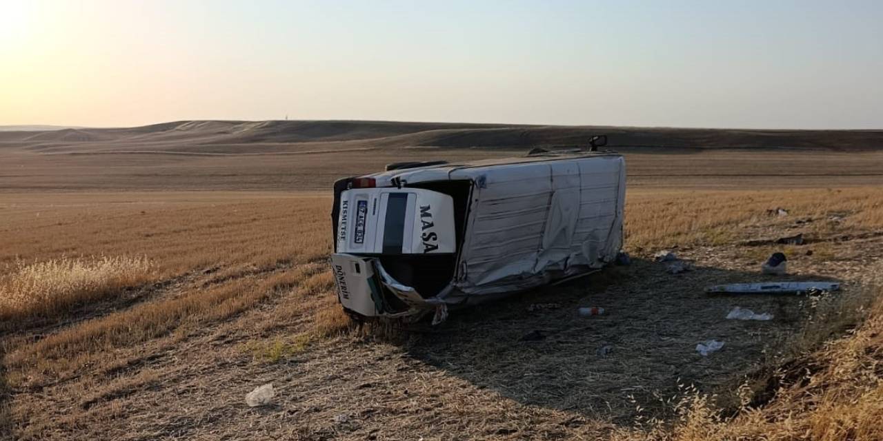 İşçileri taşıyan minibüs şarampole yuvarlandı