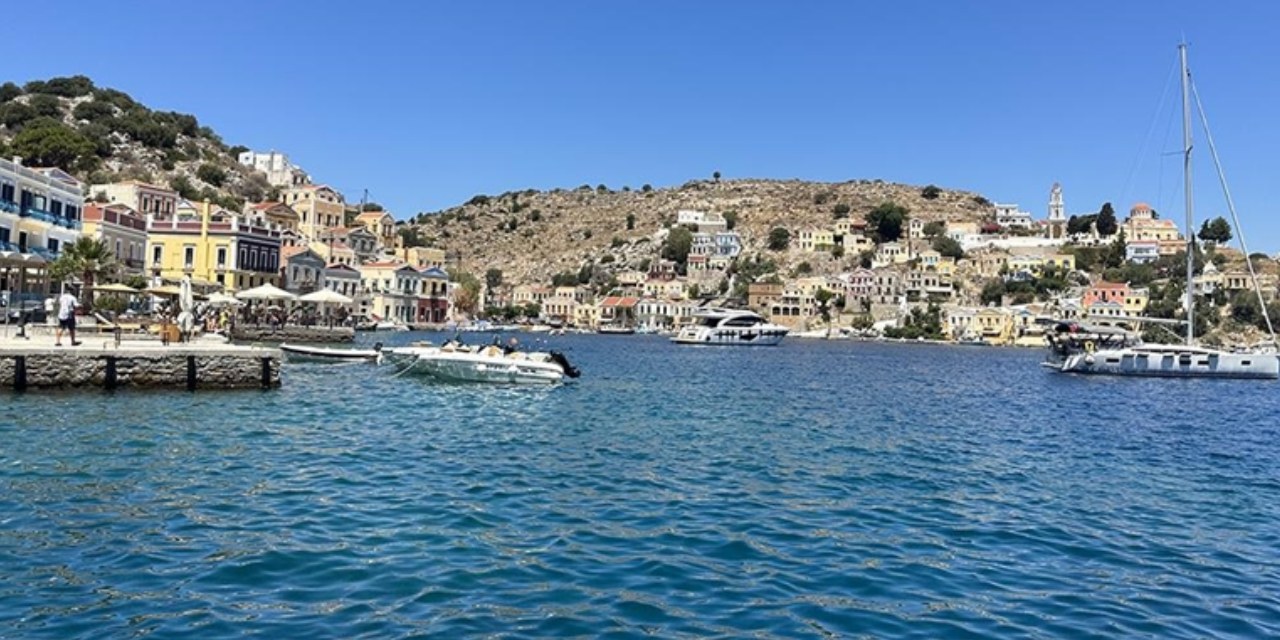 Türklerin akın ettiği Yunan adasına ayak bastı parası