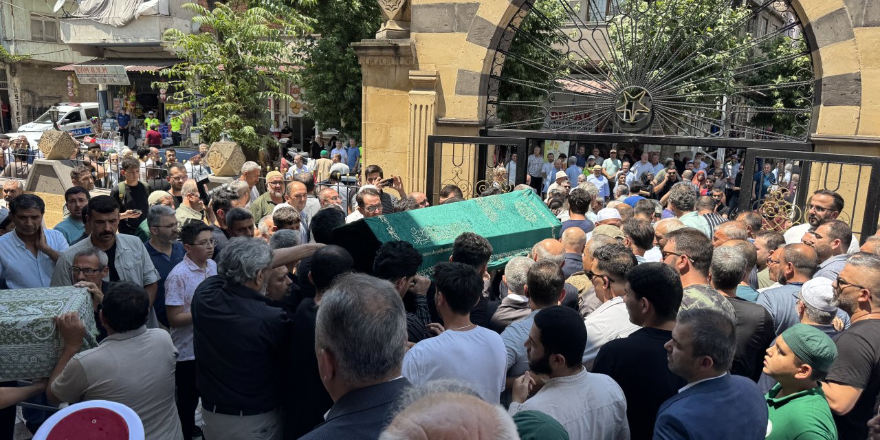 Ankara’daki bina yangını: Anne ve 3,5 aylık bebeği toprağa verildi