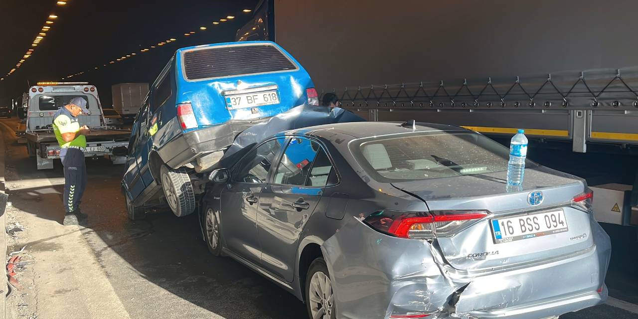 Anadolu Otoyolu'nda zincirleme kaza! 5 araç birbirine girdi