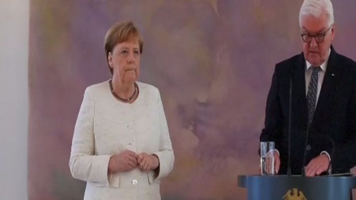 İki haftada ikinci kez! Angela Merkel'e neler oluyor?