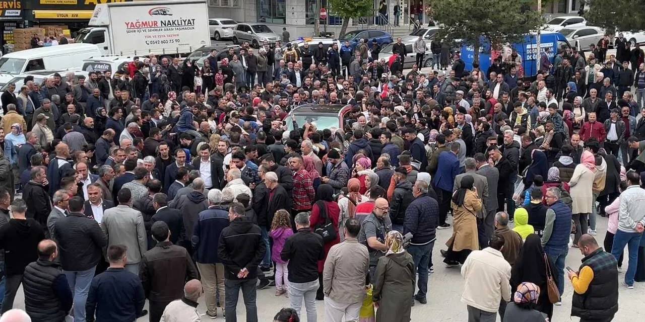 İş insanı vatandaşa dağıtın dedi! Duyanlar kamyona koştu