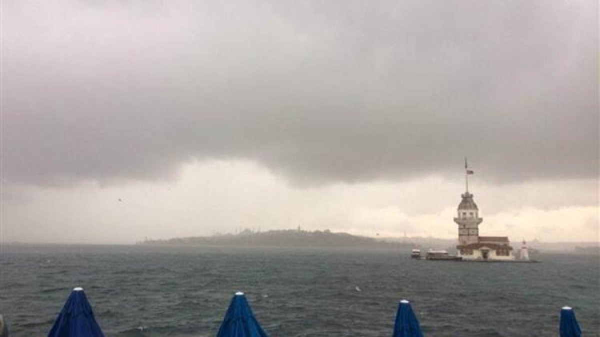 İstanbullular dikkat! Meteoroloji'den bir uyarı daha geldi!
