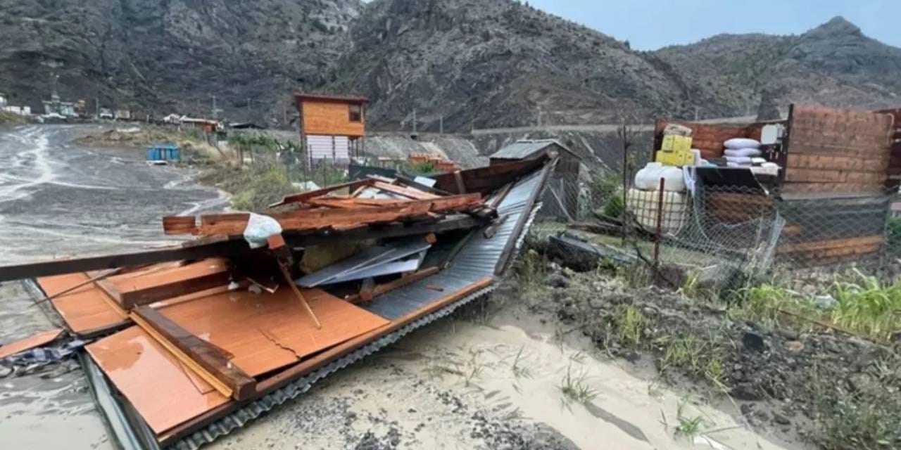 Sağanak ve şiddetli rüzgar Artvin'i vurdu
