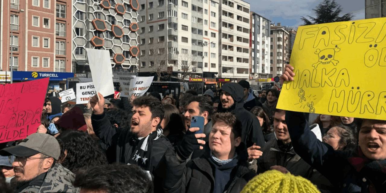 Yürüyüş yapan öğrenciye soruşturma