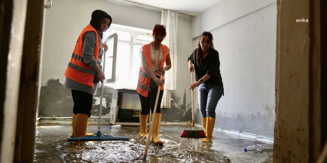 Keçiören Belediye Başkanı Özarslan, selden etkilenen yurttaşlarla bir araya geldi