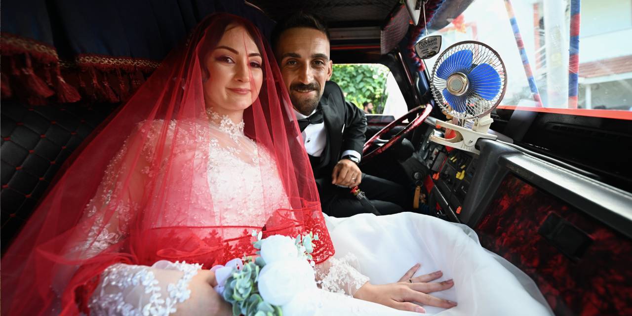 Hayatının sürprizini yaşadı! Damat kapıya öyle bir araçla geldi ki...
