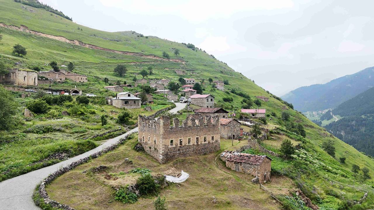 2 bin metrede tarihle yolculuk: Taşköprü Yaylası doğaseverleri ağırlıyor