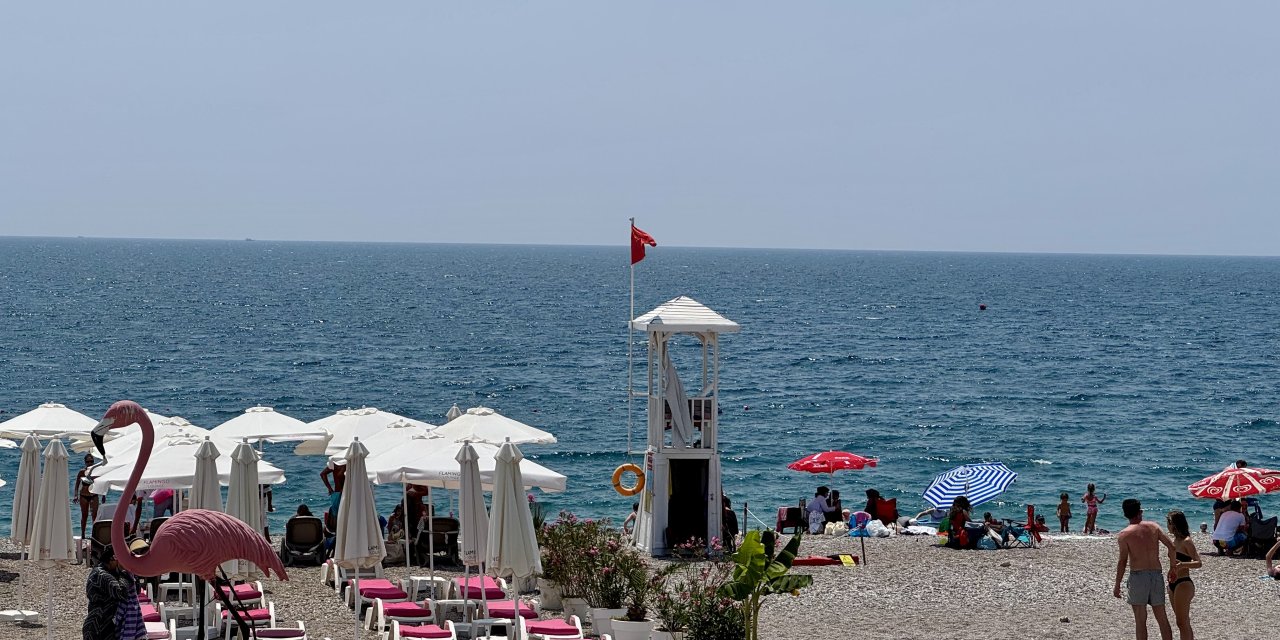 Sıcaktan bunalanlar sahile koştu