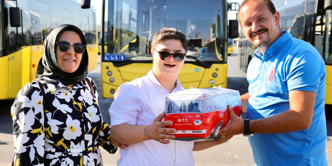İETT şoförünün dikkati down sendromlu genci ailesine ulaştırdı