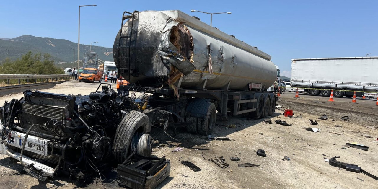 Tanker ve çekici birbirine girdi: 2 ölü