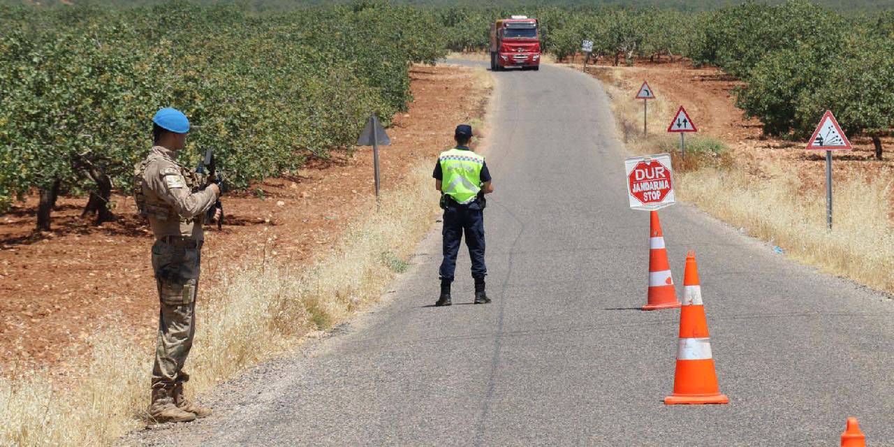 Fıstık tarlalarında silahlı komando nöbeti!