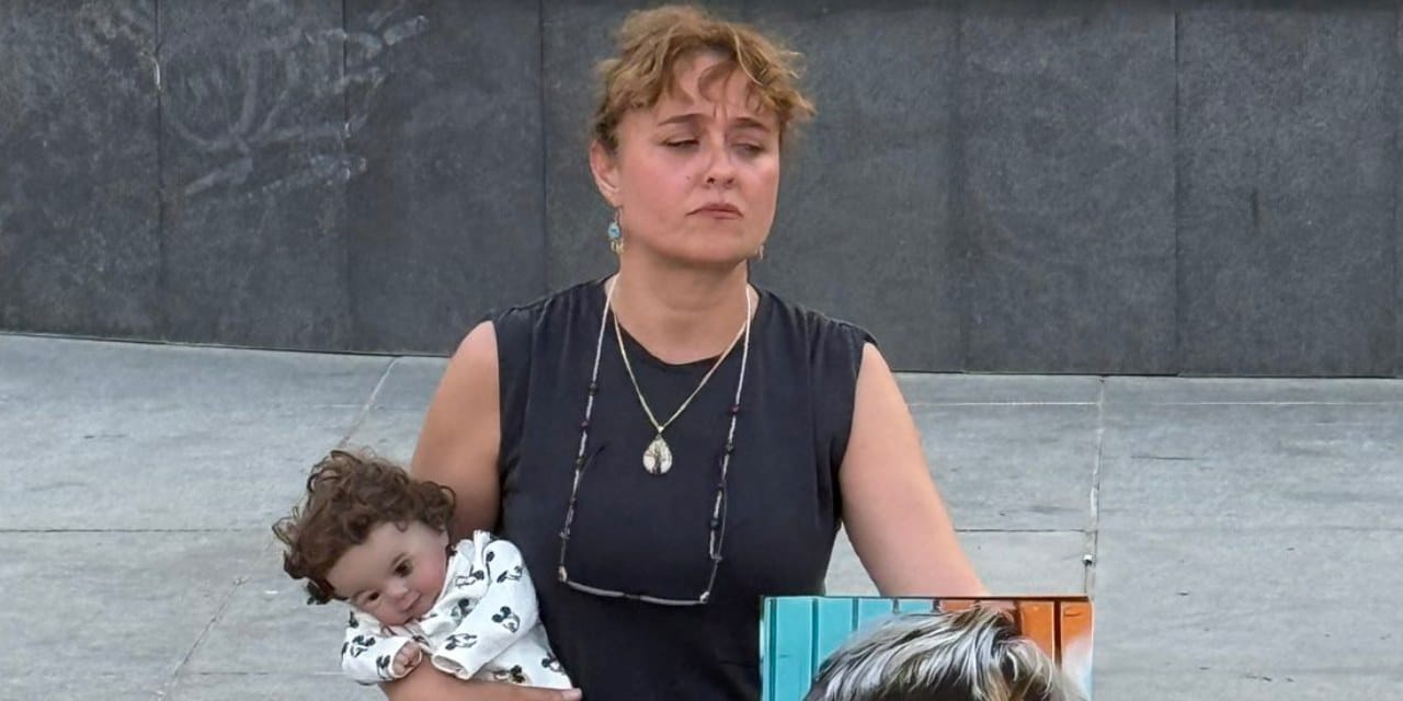 Ölüm tehditleri alan Yasemin Minguzzi oturma eylemine başladı