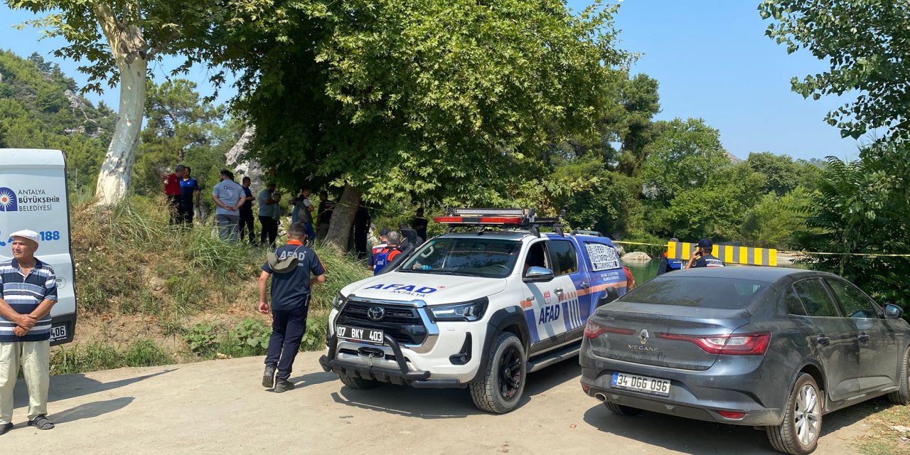 Irmakta kaybolan çocuğun cansız bedenine ulaşıldı