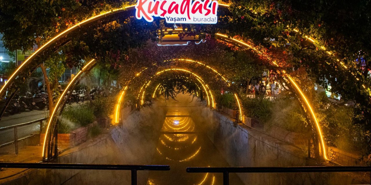 Kuşadası’nda 15 dakikada bir portakal, limon ve yasemin kokuları yayılıyor