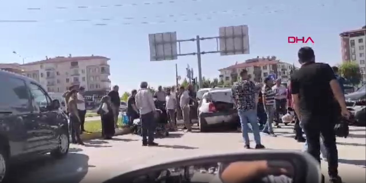 5 otomobilin karıştığı zincirleme kazada 6 yaralı